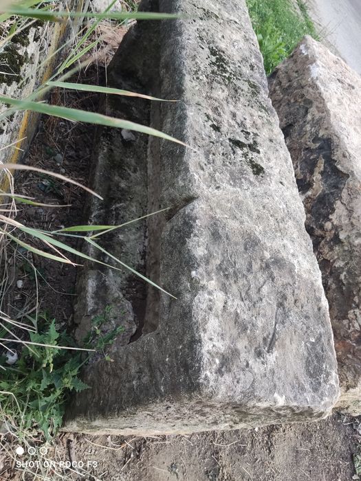 Каменни корита дялан камък