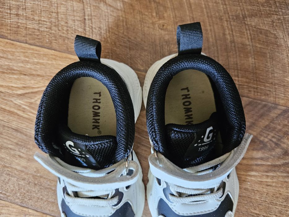 Кроссовки на мальчика 25 р-р