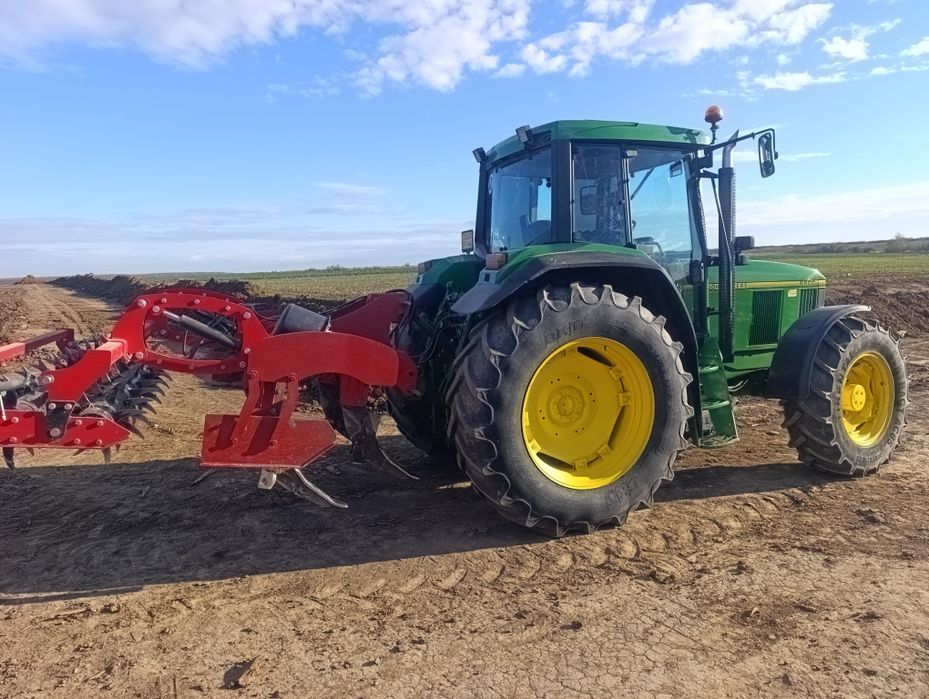 John  Deere 6800
