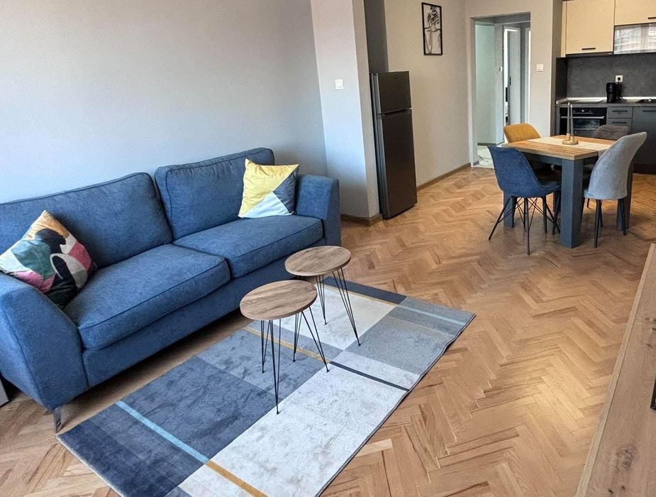 Дава се под наем Тристаен апартамент в София, Център - 100 кв.м за 1250 € - Снимка #1