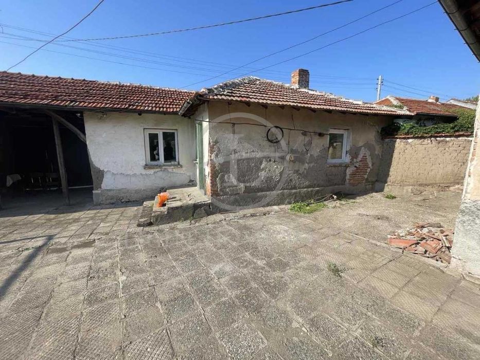 Реф. 2011 Къща с двор 2000 кв.м. / село Бяла Река