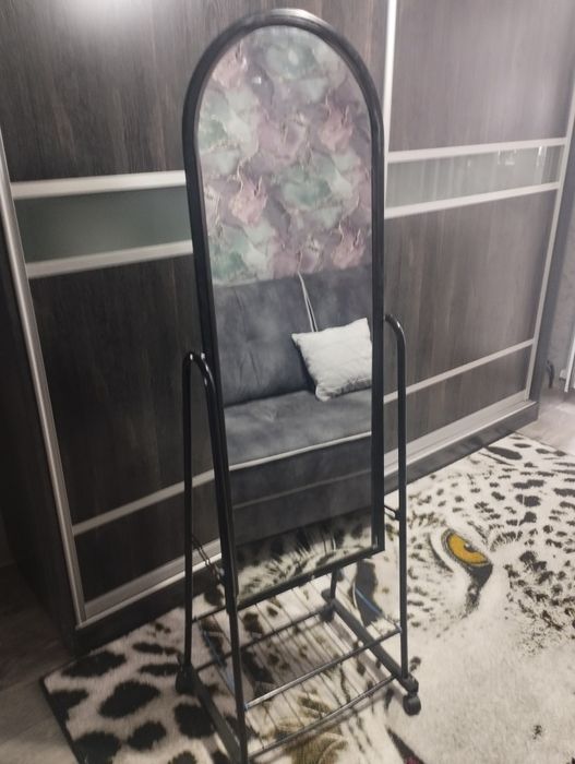 Зеркало напольное , мобильное
