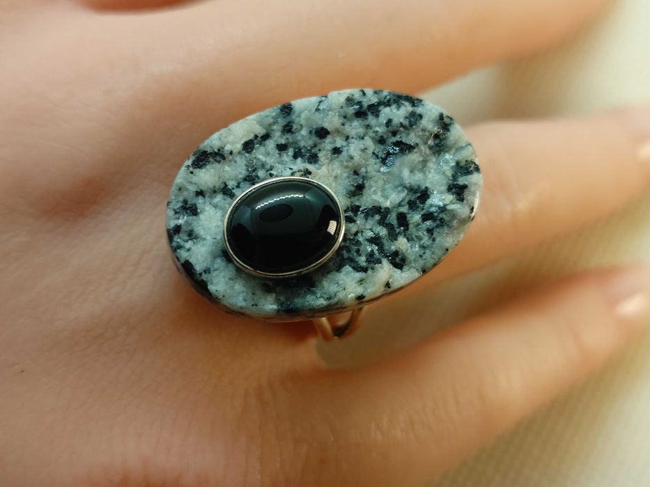 Set inel + pandantiv din argint cu piatră alb-negru și onix