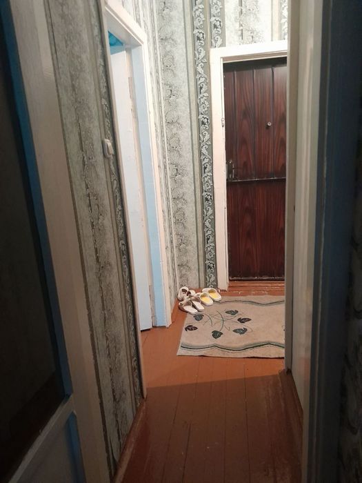 Ibn sino 40 domda 1 xonali kvartira srochni sotiladi