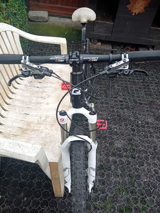 Vând bicicleta de carbon adusa de doua zile din Germania