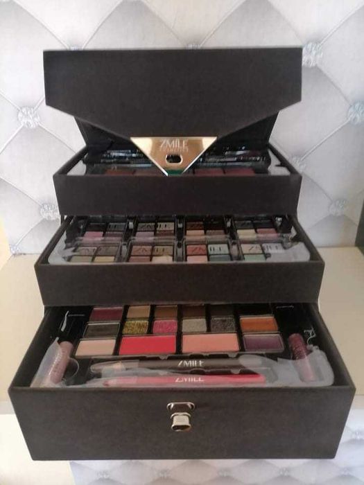 Луксозно кадифено куфарче с гримове на 3 етажа с немско качество