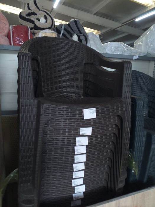 Vand scaune de ratan pentru terasa