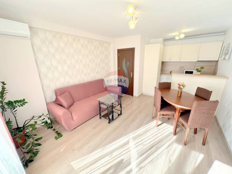 Дава се под наем Двустаен апартамент в Варна, Бизнес хотел - 60 кв.м за 765 € - Снимка #2