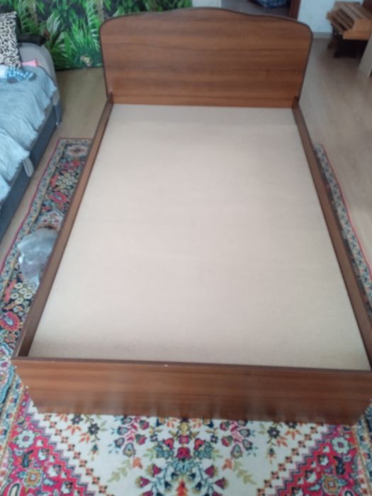 Кровать спальная