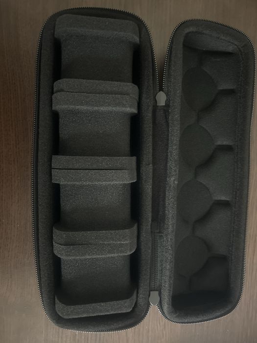 Преносим твърд калъф с цип за 4 часовника