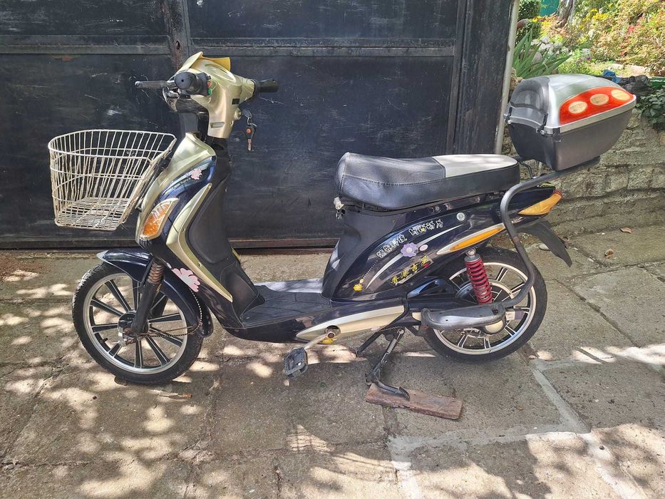 Електрически скутер
Електрически скутер