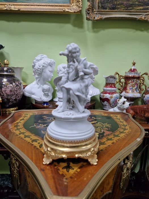 Страхотна антикварна италианска порцеланова фигура Capodimonte