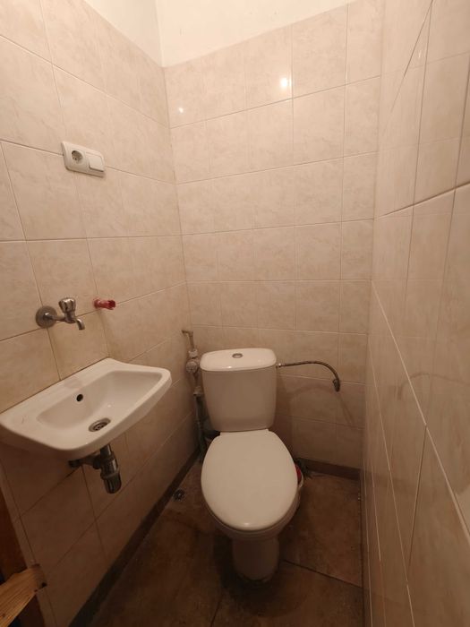 Продавам магазин 56кв.м., Център, 2010г., Климатик, Санитарен възел