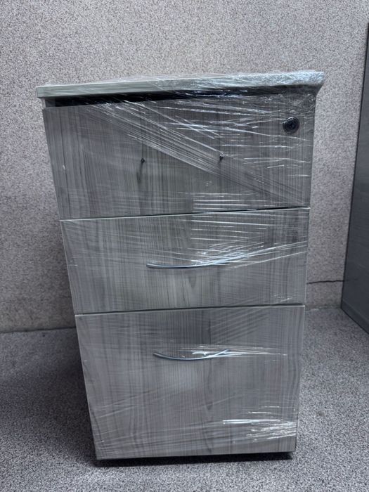 Офисная мебель тумбы кресла