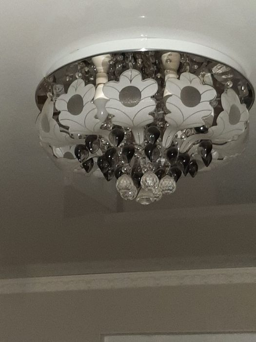 Продается люстра, шесть светильников.