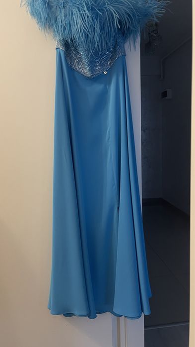 Rochie din pene si cristale