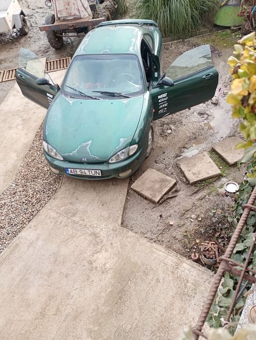 Mașina de vânzare marca Hyundai Coupe