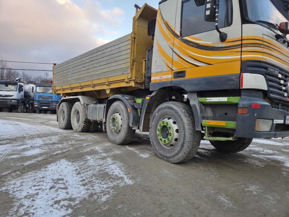 Mercedes-Benz Actros 8×4 basculă + cifă