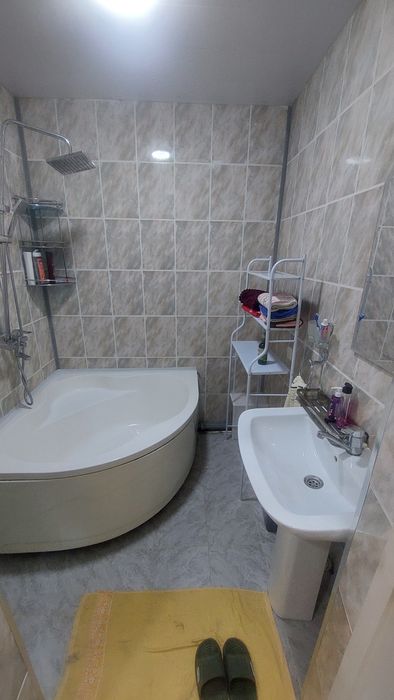 3 хона 3чи кават Марказ Эмират кафе