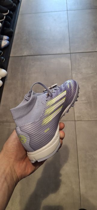 Футболни обувки (стоножки/бутонки) adidas