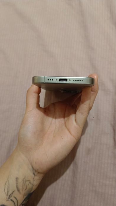 iPhone 15 pro, 81% акб, 256гб
