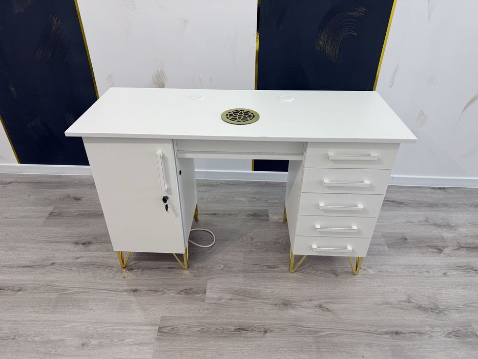 Masa manichiura cu aspirator incorporat