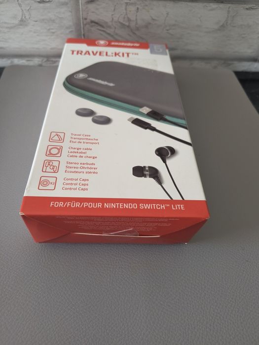 Set accesorii - Husă, Cablu încărcare, Căști - Nintendo Switchl Lite