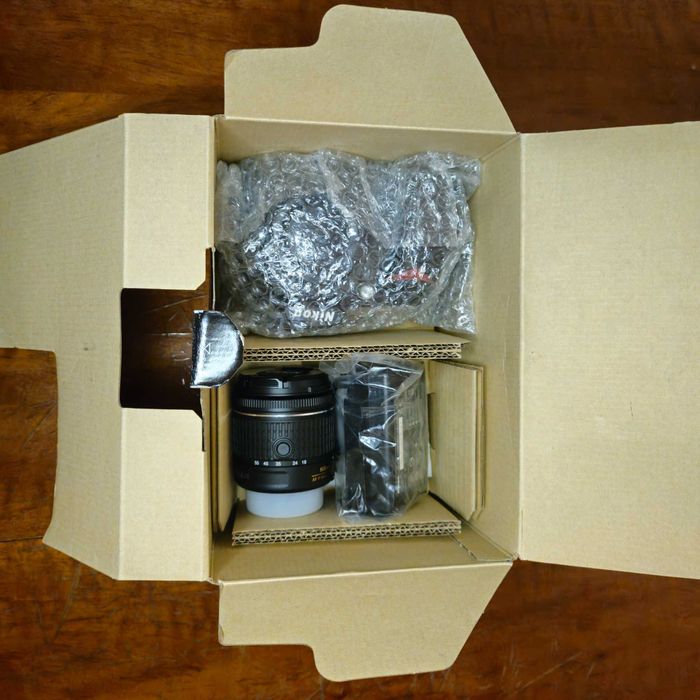 Nikon D90 + obiectiv 18-55mm VR – stare bună