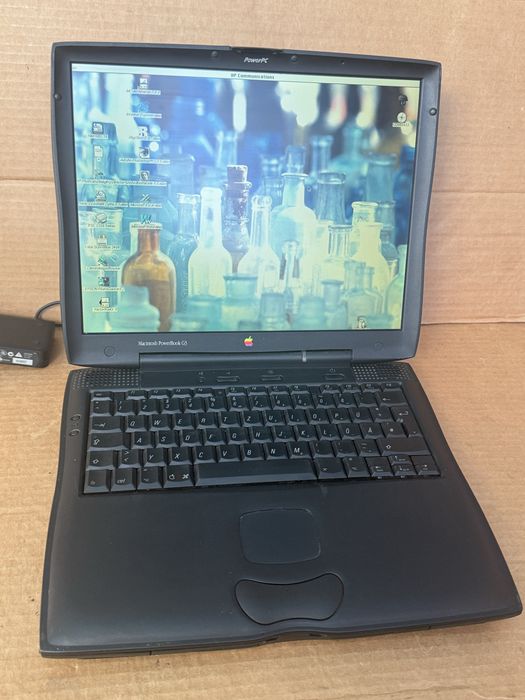 Ретро лаптоп Apple Macintosh PowerBook G3