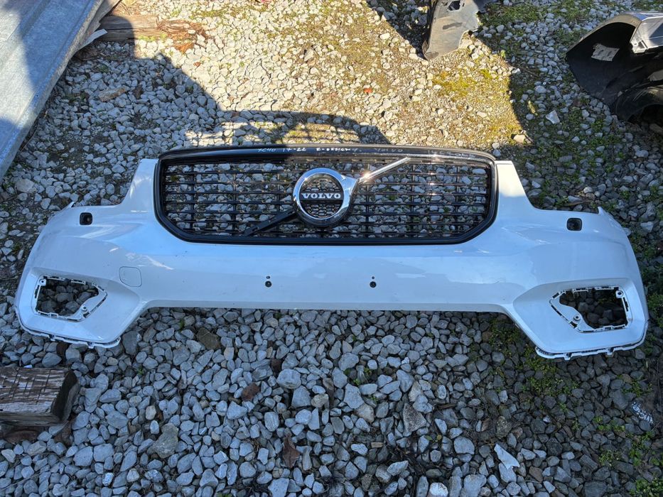 Предна броня с решетка Volvo XC40. Волво ХС 40. 17-23г. Оригинална.