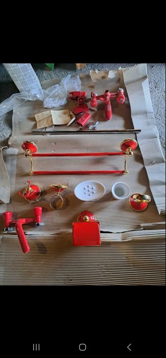 Аксесоари за баня червен цвят