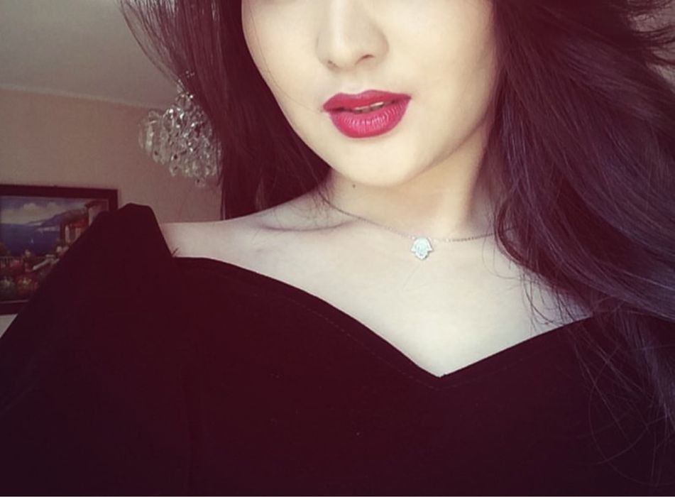 Черное бархатное платье