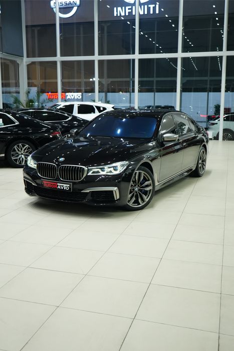 BMW M760Li V12 xDrive