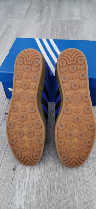 Vând adidas Gazelle noi.