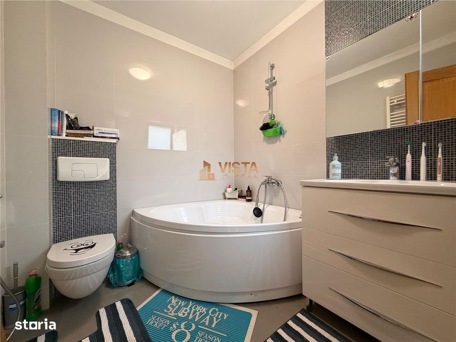 Casa tip duplex, zona Centru