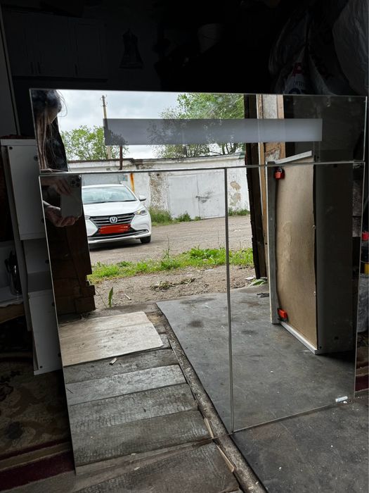 Продам зеркало с подсветкой