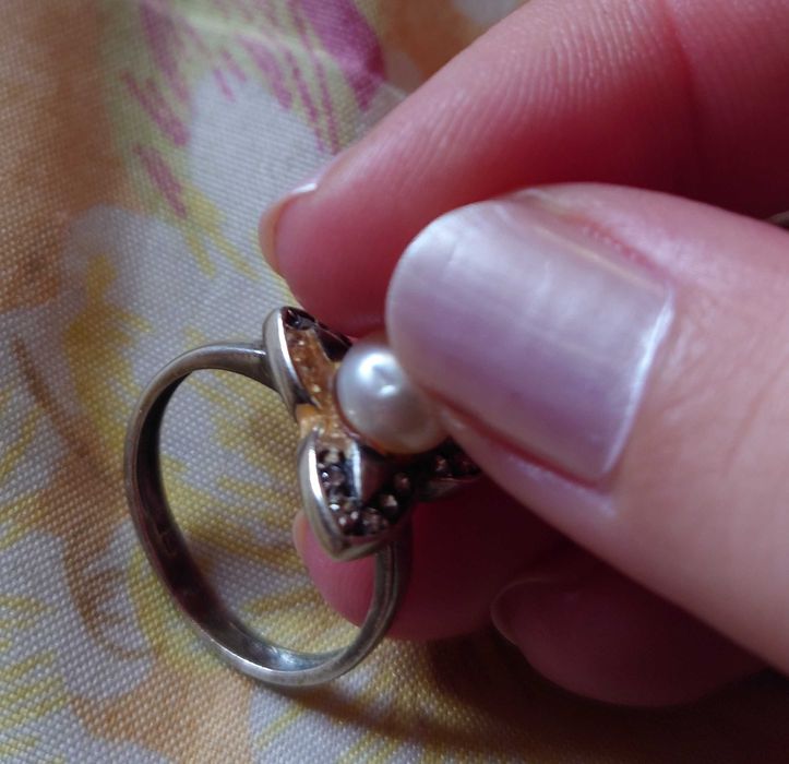 Сребърен пръстен с перла и циркониеви камъчета