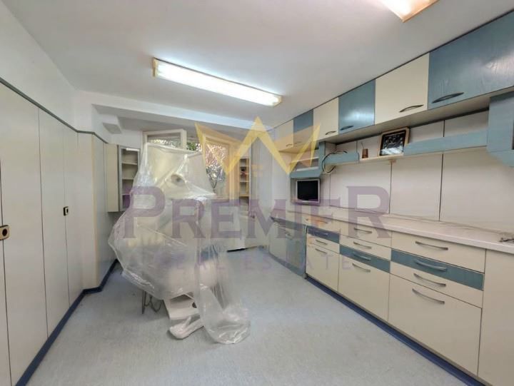 Продава се Офис в Варна, Лятно кино Тракия - 52 кв.м за 1321 €/кв.м - Снимка #1