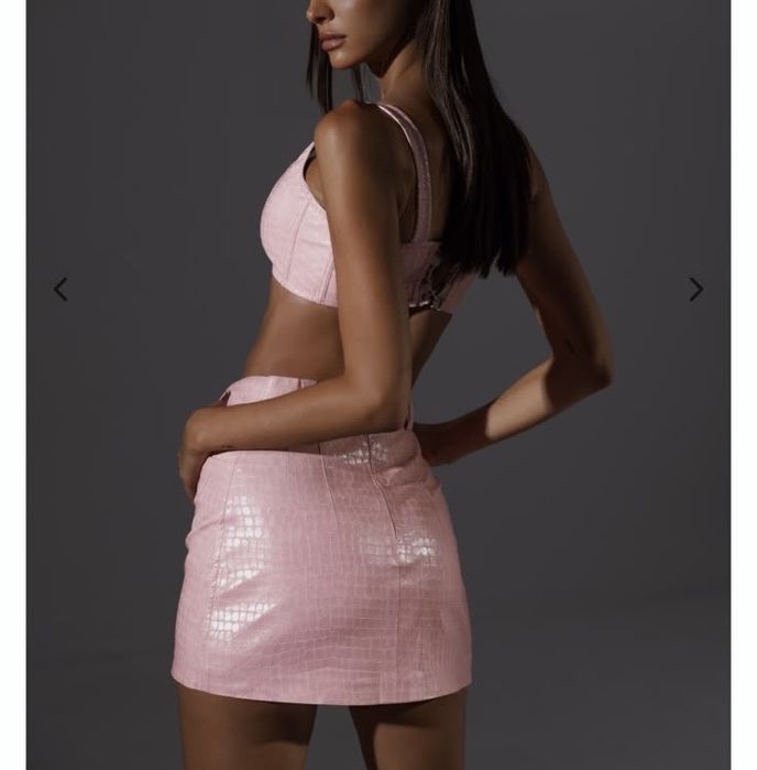 Set deosebit damă: Top corset și fustă mini roz, textură croco, mărimea S