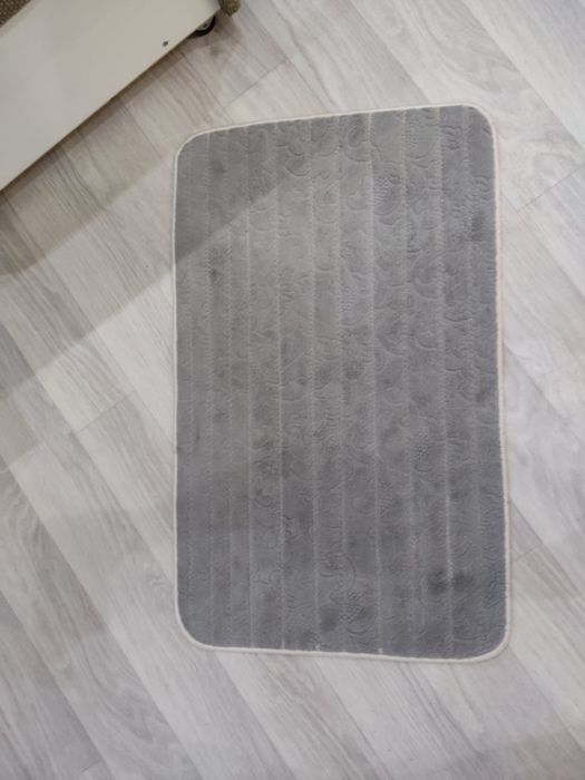 Продам коврик,серый цвет.