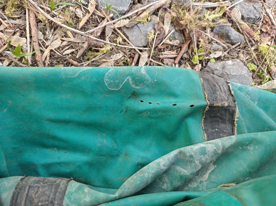 Резиновая лодка с веслами