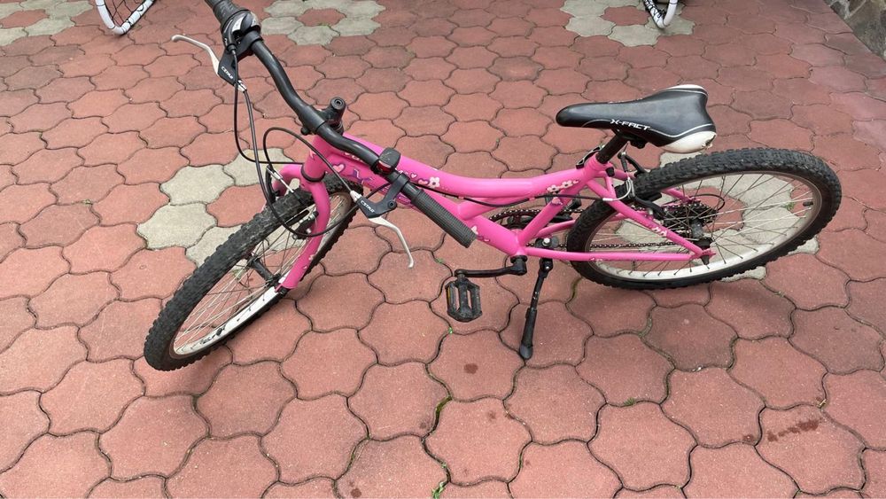Bicicleta roz de fete