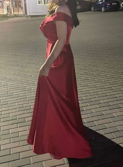 Красное атлас  платье 55000тг