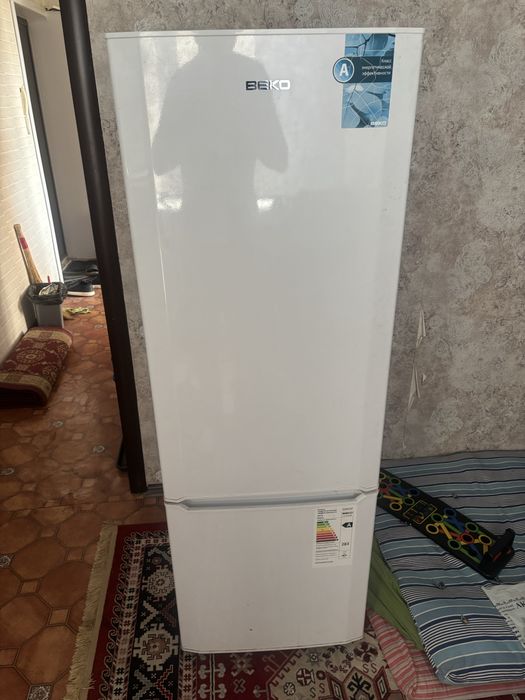 продаю холодиьник на запчасти