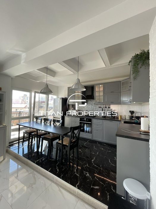 Дава се под наем Тристаен апартамент в Бургас, Център - 125 кв.м за 1595.79 € - Снимка #1