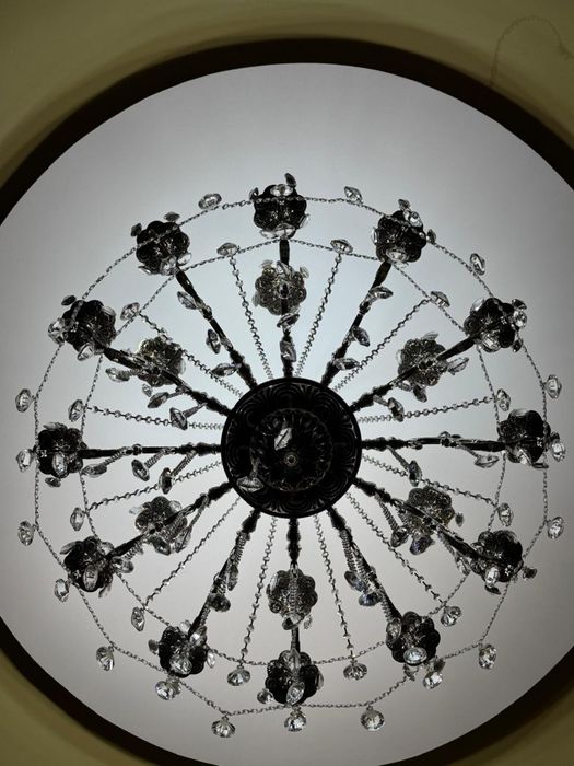 Срочно продам люстру шикарная