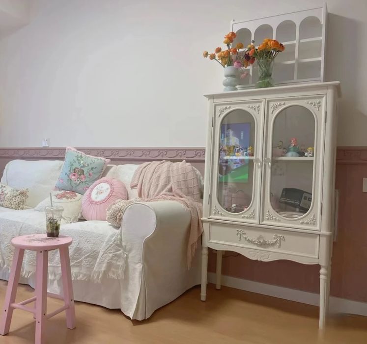 Шкаф на ножках