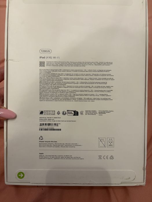 iPad A16 noua la cutie