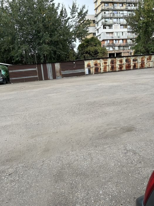 Гаражни клетки и парко места