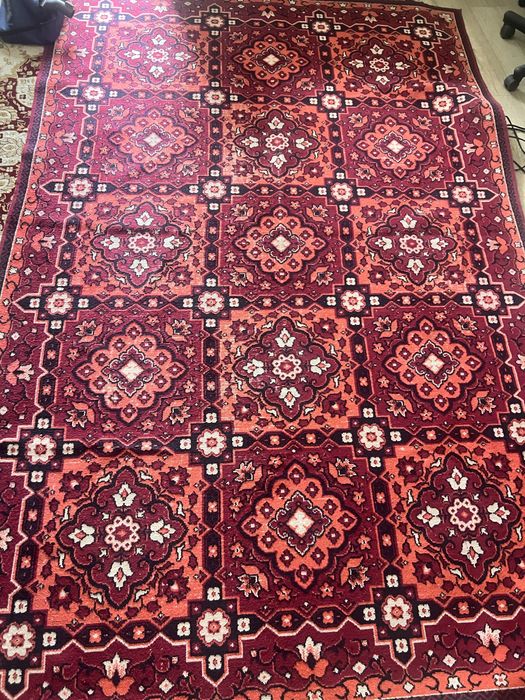 Шерстянной  ковер размер 2.80*1.85 см